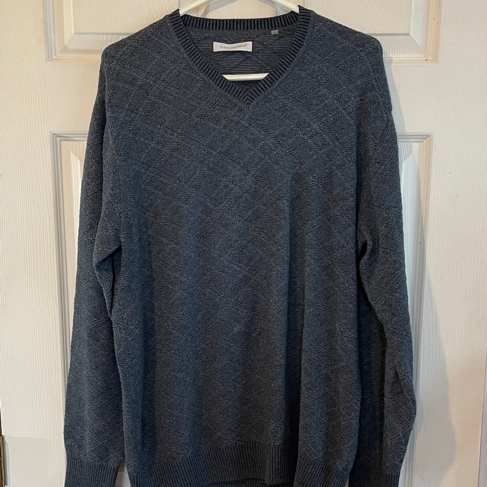 Alex Cannon Size Medium Charcoal V-Neck Sweater